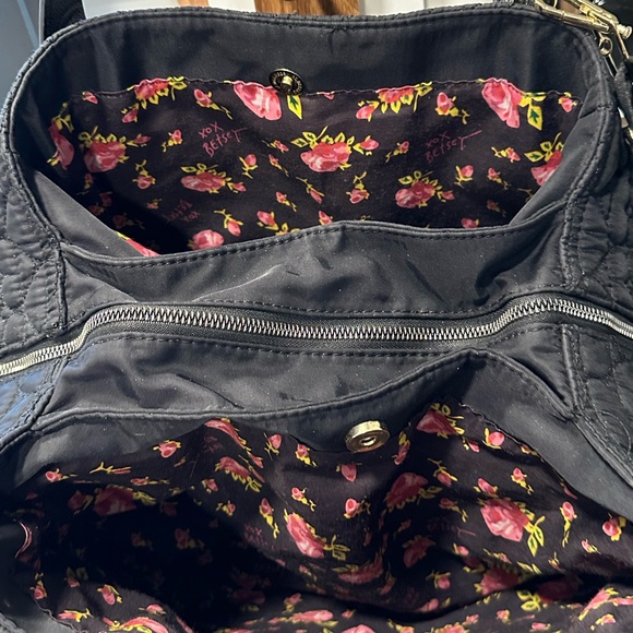 Betsy Johnson Black Heart Quilted Tote Bag - Picture 5 of 11